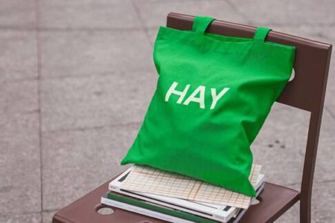 HAYトートバッグはどこで売ってる？市販、通販で買える場所をチェック！
